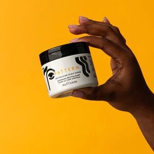 PATTERN by Tracee Ellis Ross 
Revitalizing Scalp Scrub